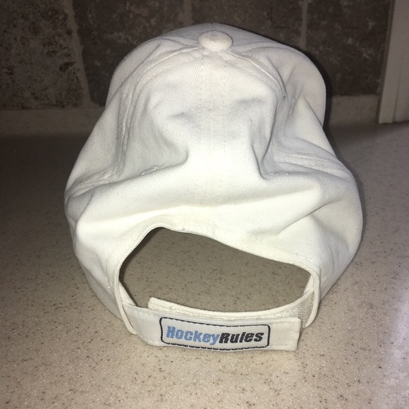 Calling All Hockey Fans! 🏒 Devilishly Good Deal on a Vintage New Jersey Devils - Picture 4 of 4